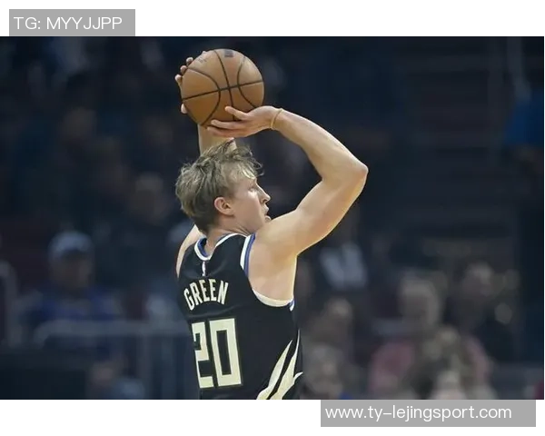 雄鹿队遭遇伤病困扰AJ格林因左肩挫伤缺席今日比赛 雄鹿队遭遇伤病困扰AJ格林因左肩挫伤缺席今日比赛