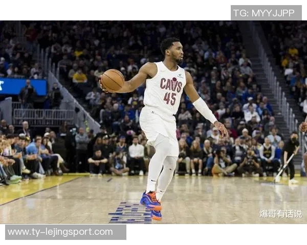 巨星表现!多诺万米切尔全场狂砍37分8篮板6助攻三分命中率高达55 巨星表现!多诺万米切尔全场狂砍37分8篮板6助攻三分命中率高达55