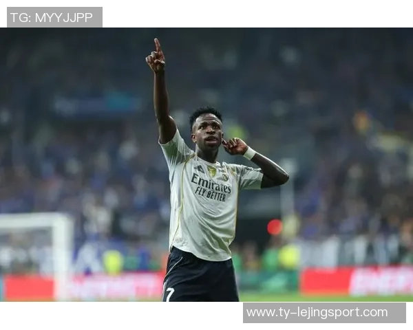 佩德里拼抢维尼修斯球衣遭黄牌皇马反击精彩瞬间回顾