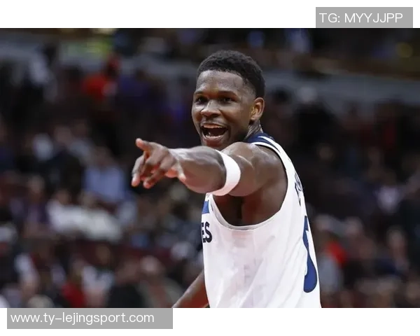 爱德华兹高效得分难救主球队失利全场19投11中砍下31分表现依旧亮眼 爱德华兹高效得分难救主球队失利全场19投11中砍下31分表现依旧亮眼